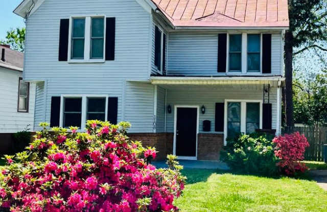 Beautiful 3 Bedroom 2 Bath Single Family Home located in Historic South Norfolk! - 1108 Jackson Avenue, Chesapeake, VA 23324