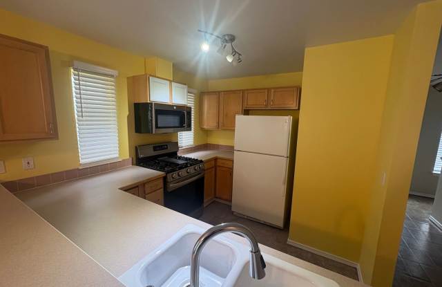 Bright, Spacious Townhome with Stylish Upgrades in Pinehurst/Roosevelt Gallery 4