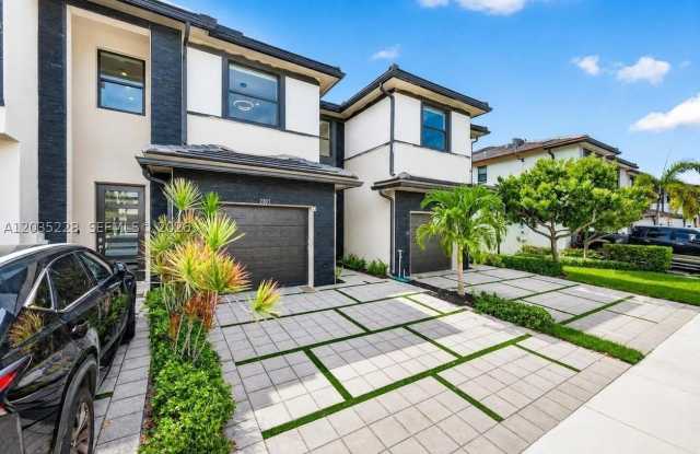 15841 NW 91st Ct Gallery 3