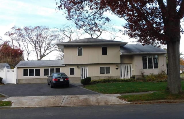 11 Rensselaer Drive - 11 Rensselaer Drive, Commack, NY 11725