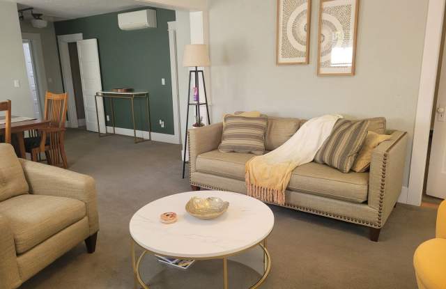 Charming Historical Home, Desirable Downtown Location. Flexible Lease Terms, 30-day Min. All Utilities Incld. Gallery 4
