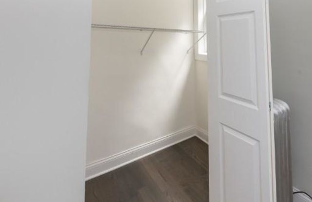 5059 North Damen Gallery 3