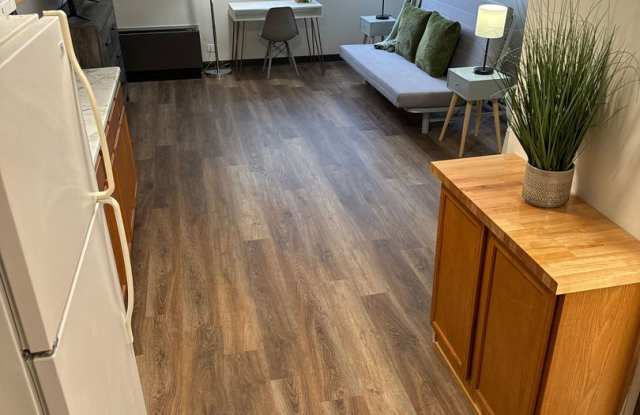 The McCoy at 8035 Apartments - Clive Gallery 1