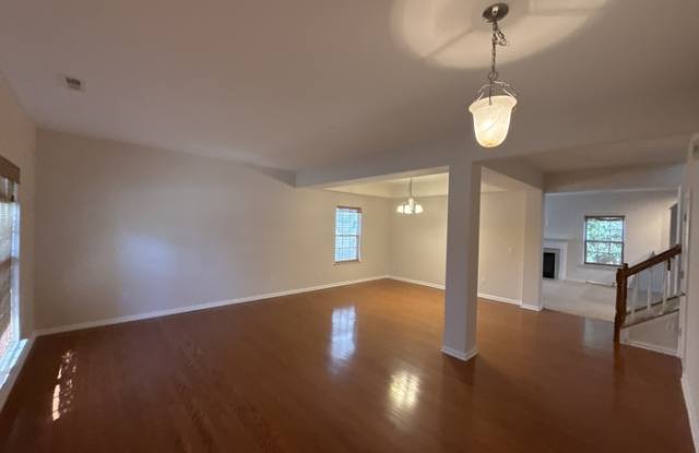 2001 Sipes Place Gallery 2