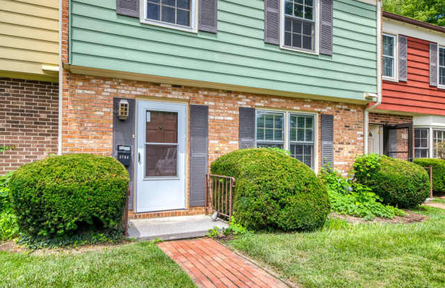 3 Bed/2 1/2 Bath Pool Pet Friendly Bus line Parking photos photos