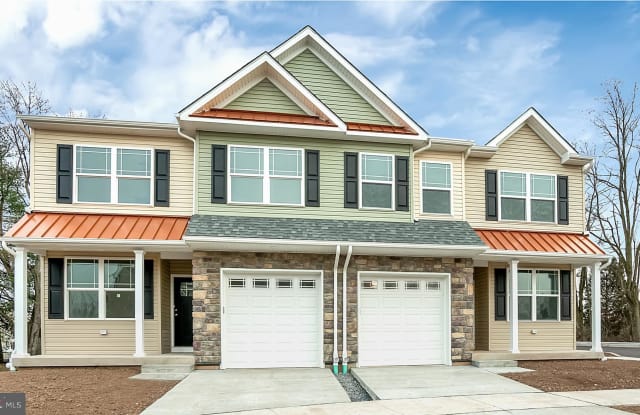 10 W HIDDEN HOLLOW DRIVE - 10 Hidden Hollow Dr, Collegeville, PA 19426