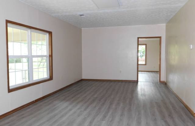 3 Bed 2 Bath Home in Greenwood Gallery 4