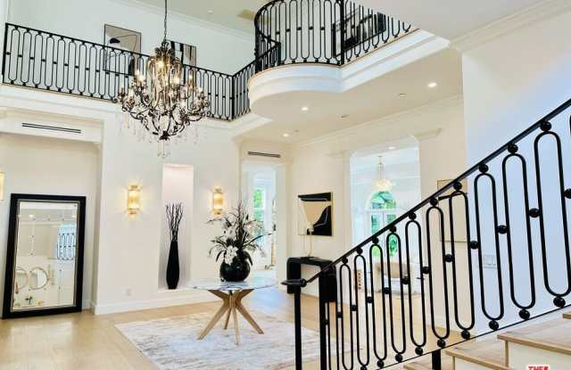 1447 San Ysidro Dr photos photos
