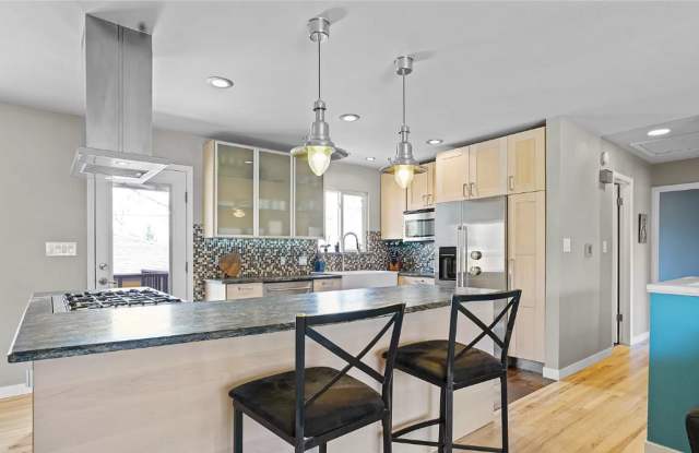 AMAZING 5 Bed 2 Bath Single Family Home in South Boulder!  $500 Off First Month's Rent* Gallery 4