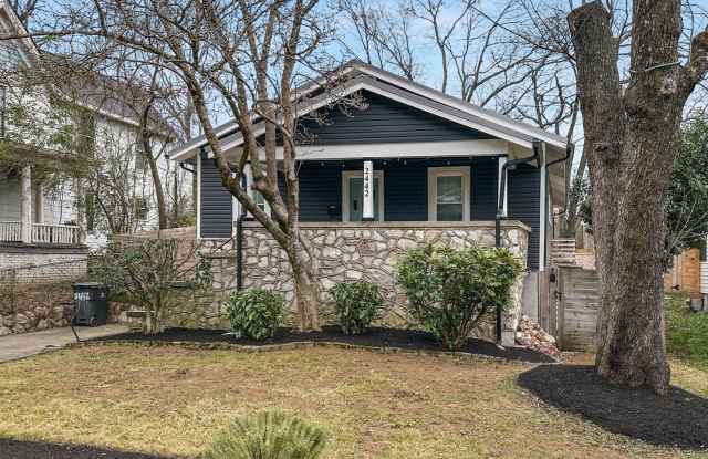 Beautiful, updated 3 bedroom home for rent! - 2442 Jefferson Avenue, Knoxville, TN 37917