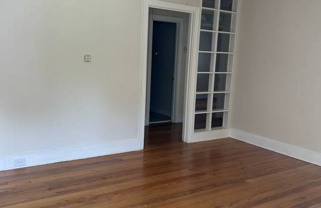2 Bedroom House off of Rosewood Available Now Gallery 3