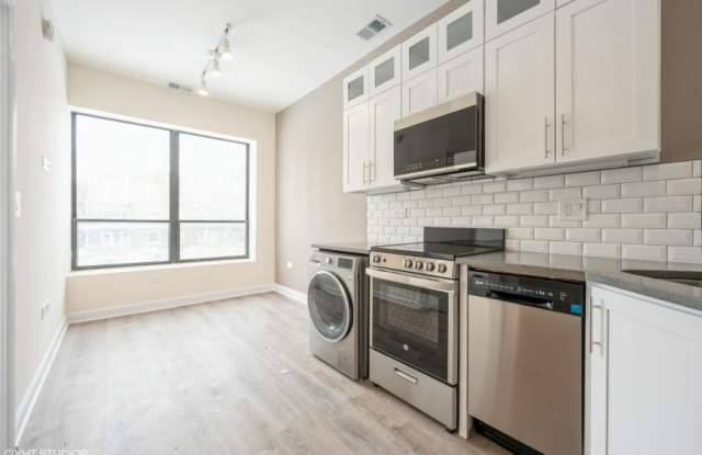 2530 North Clark St. photos photos