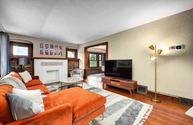 2523 E 124th St photos photos