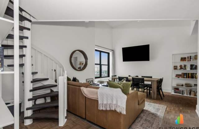 2100 N Lincoln Park W photos photos
