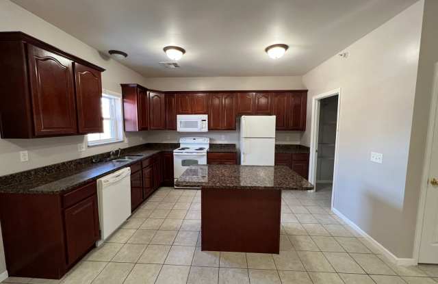 Pre-Leasing for 25/26 School Year! - 1119 Ratone Street, Manhattan, KS 66502