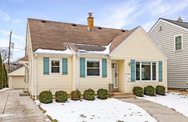 5751 N Shoreland Ave photos photos