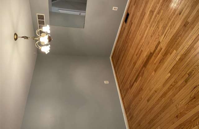 585 Blackmoor Ct Gallery 3