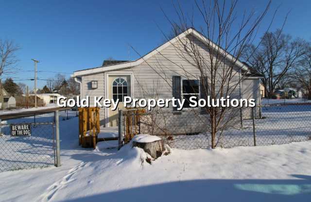 MUNCIE 1 BR 1 BA House with Huge Covered Deck and Fenced Yard (NO SECTION 8) photos photos