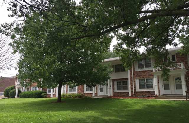 Gorgeous 2 Bedroom, 1.25 Bath Townhouse near UIHC photos photos