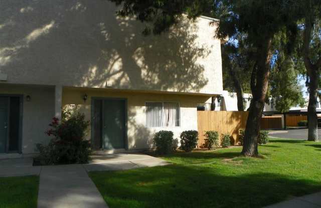Glendale townhome - First month FREE- 2 bedroom 1.5 bath - Washer/Dryer hookups Gallery 1