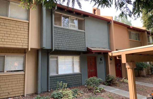 Adorable 3 Bed 1.5 Bath Covell Commons Condo ( fall Rental ) photos photos