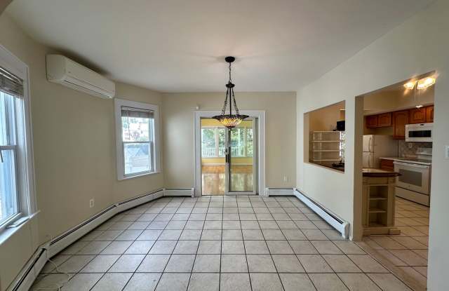 4 bedrooms, 3.5 bathrooms Gallery 4