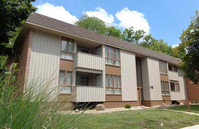 3400 N KNOXVILLE Avenue - 3400 Knoxville Avenue, Peoria, IL 61603