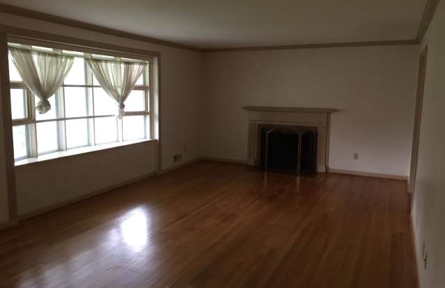 7116 WARBLER LANE Gallery 2