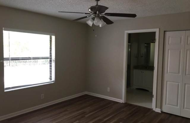 5911 Deerfield Pl Gallery 2