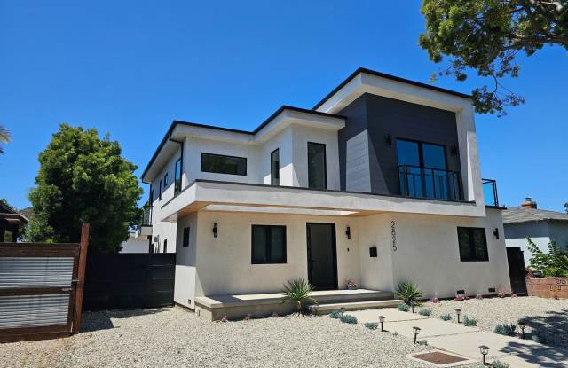 $11,500 - 4BD/BA - Modern Architectural Home in Santa Monica! - 2825 Virginia Avenue, Santa Monica, CA 90404