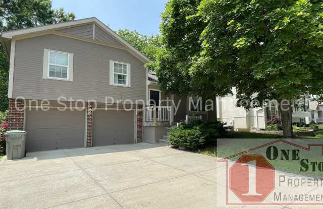 Beautiful 3 bedroom, 2 bathroom home in Lee's Summit! photos photos