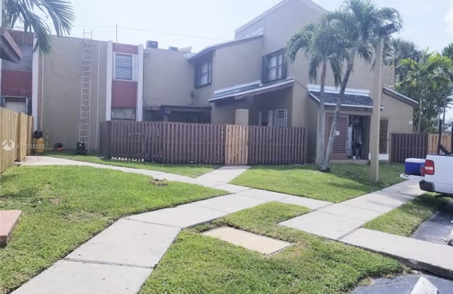 10280 NW 9th St Cir - 10280 Northwest 9th Street Circle, Fountainebleau, FL 33172