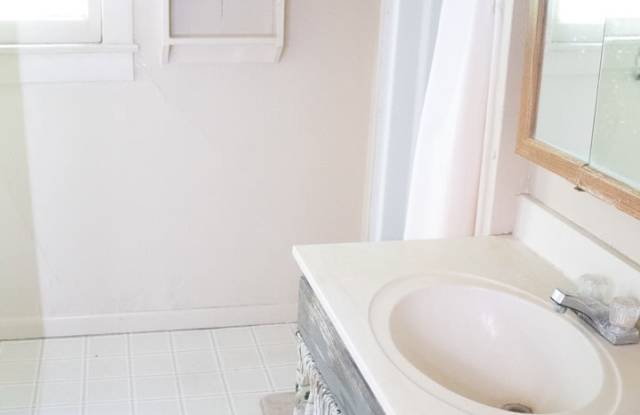 4 Bed, 1 Bath On Campus Gallery 4