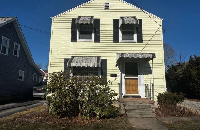 Charming Single Family Home for Rent - Excellent Grove City Location! - 429 West Poplar Street, Grove City, PA 16127
