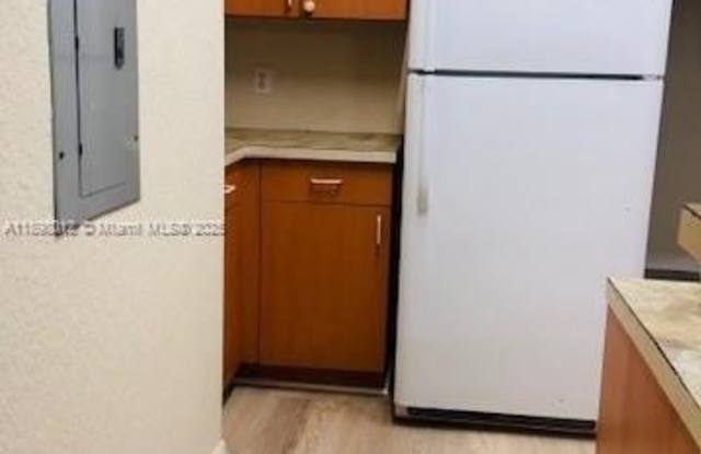 1806 Belmont Ln photos photos