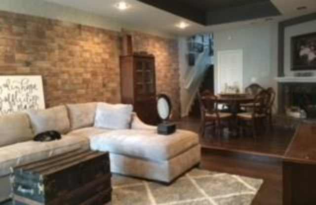 3916 Mediterranean Street Gallery 3