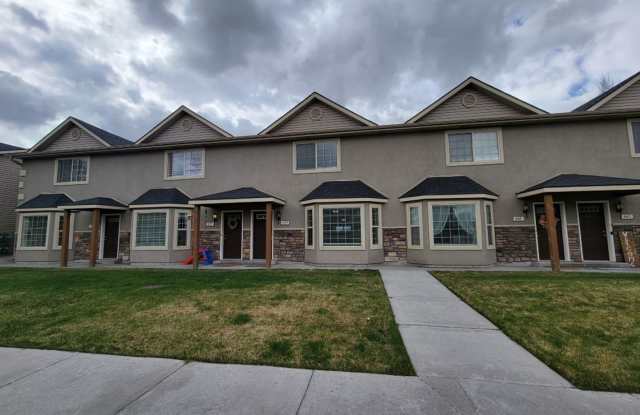 2 bed, 1.5 bath Townhome at Riverwoods photos photos