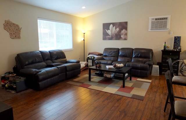 Beautiful 2 Bedroom Cottage Centrally Located in Coeur d'Alene Gallery 4
