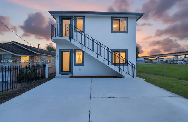 2731 NW 44th St photos photos