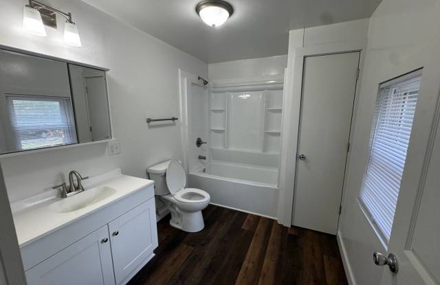 Available Now! 4 Bedroom Moline Rental, Pet Friendly Gallery 4
