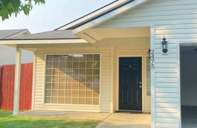 Charming 3-Bed, 2-Bath Home with Modern Comfort  Prime Location! photos photos