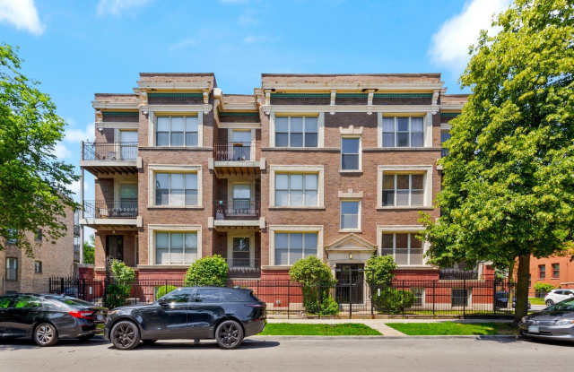4902 S Forrestville Avenue Gallery 1
