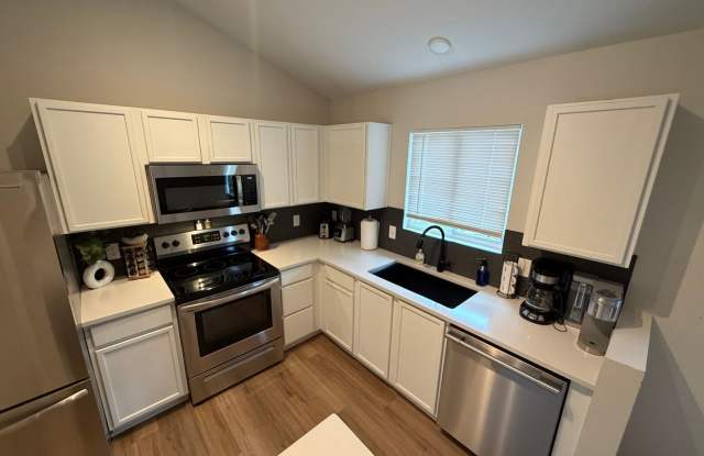 Millard Omaha Home Fully furnished Just needs you! Gallery 4