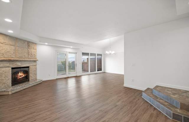 Mid-Century Modern home with stunning views _ Pets Welcome! photos photos