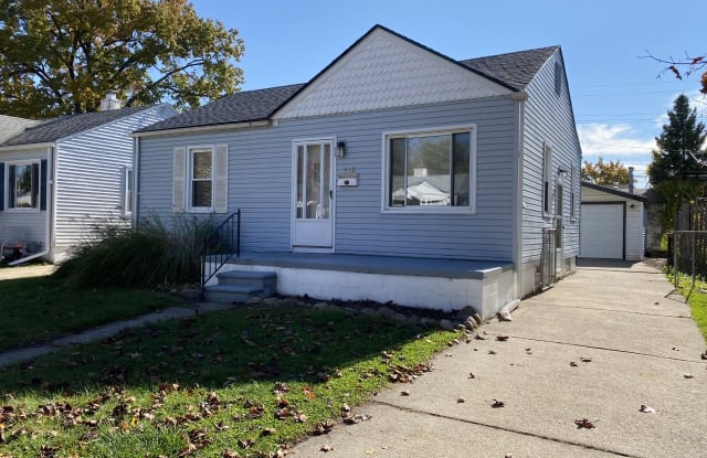 920 E Mapledale Ave - 920 East Mapledale Avenue, Hazel Park, MI 48030
