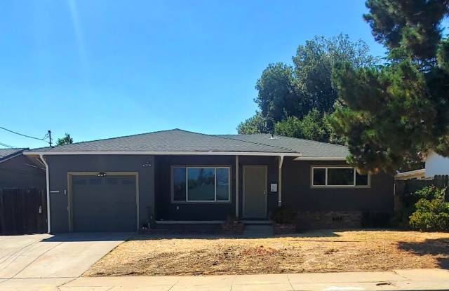 Single story 4/2 with a large backyard close to freeway commute photos photos