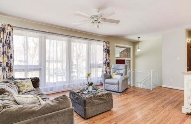Beautiful bright 4BR 2.5 BA - nice upgrades, great location! Gallery 2
