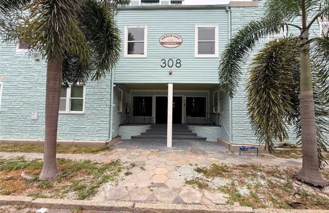 308 GROVE Street N Gallery 1