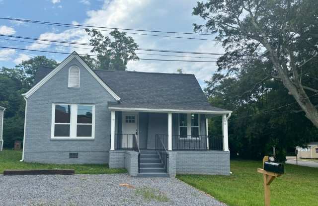 3 Bedroom 2 Bathroom Fully Renovated House - Lawn Care Included! photos photos