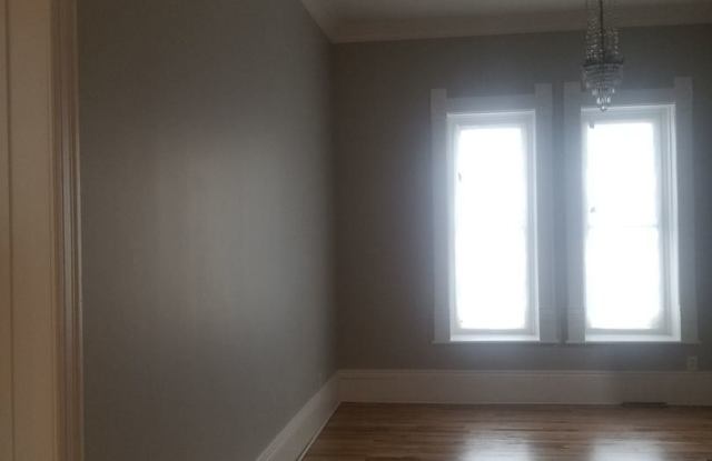 2333 Tremont Place Gallery 3